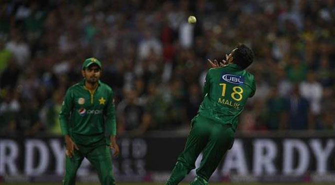 شعیب ملک ٹی 20 میں کیچز کی نصف سنچری مکمل کرنےوالے دنیا کے پہلے کھلاڑی بن گئے