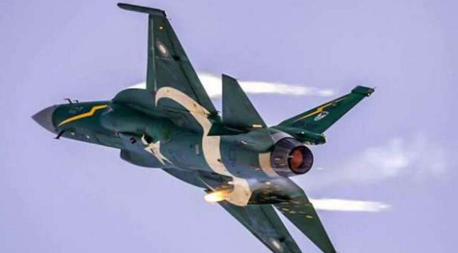 جے ایف 17 تھنڈر جنگی طیارے پاکستان کی حفاظت کیلئے ایکشن میں آگئے، سرحدی علاقوں کی پیٹرولنگ شروع