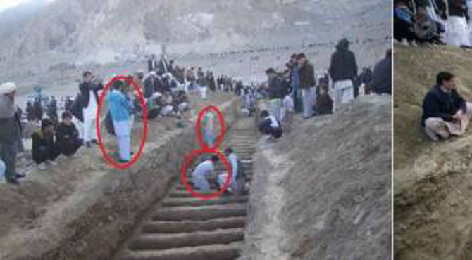 بھارتی سوشل میڈیا صارفین نے اس تصویر کو بالاکوٹ حملے کے بعد تدفین کی تیاریاں قراردیں لیکن دراصل یہ تصویر کب اور کہاں کی ہے؟حقیقت سامنے آگئی