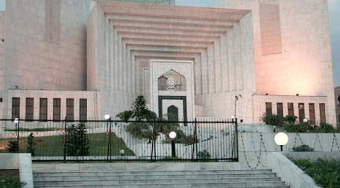 نائی، پلمبر اور ریڑھی والا موبائل ٹیکس کیونکر دے، سپریم کورٹ