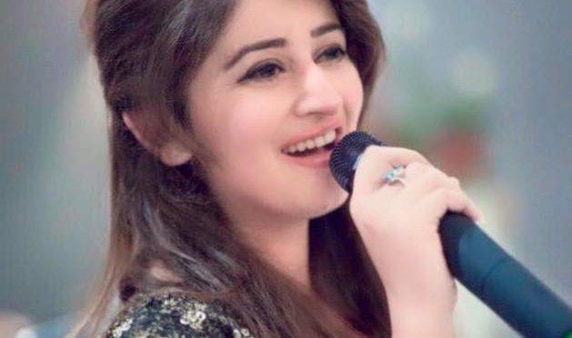 سو ہنا سا نول ،معرو ف گلو کا رہ فر حا نہ مقصو د کے نئے گیت کی سو شل میڈیا پر دھو م