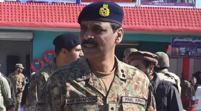 میجر جنرل آصف غفور کی ایک ٹوئٹ اور شائقین کرکٹ کے دلچسپ تبصرے