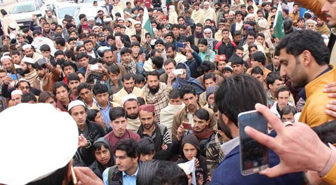 ہزاروں قبائلی افراد کی سرحد پر بھارت کے ساتھ لڑنے کی پیشکش