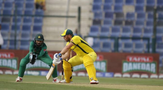 تیسرا اون ڈے: آسٹریلیا کا پاکستان کو جیت کیلئے 267 رنز کا ہدف