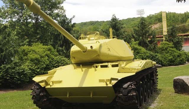 جنگ عظیم دوم کا تاریخی ٹینک پراسرار طور پر پیلے رنگ کا ہوگیا