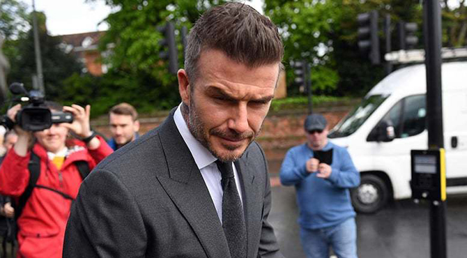 گاڑی چلاتے ہوئے موبائل کا استعمال، ڈیوڈ بیکہم پر ڈرائیونگ کی پابندی