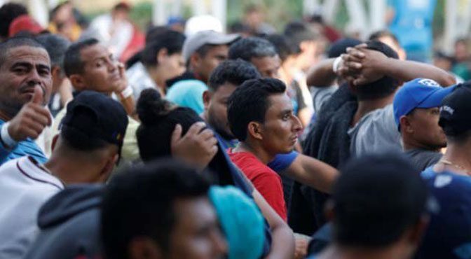میکسیکو ایئرلائن کا پناہ گزینوں کی واپسی کیلیے ایک ڈالر ٹکٹ کا اعلان