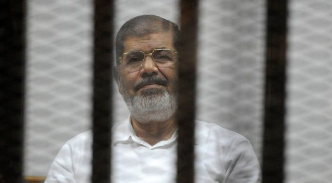 مصر کے سابق صدر محمد مرسی کمرہ عدالت میں بے ہوشی کے بعد انتقال کرگئے