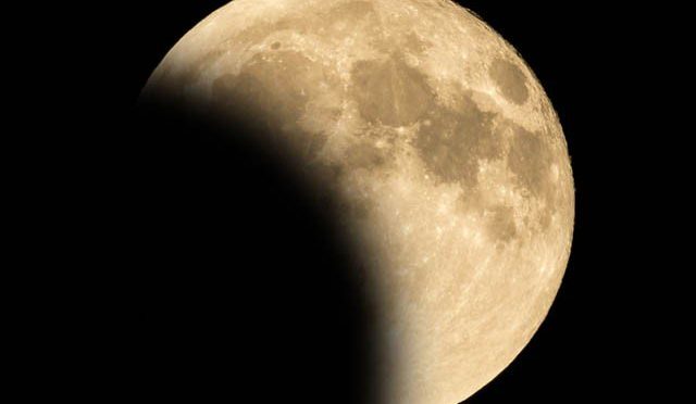 پاکستان سمیت مختلف ممالک میں آ ج چاند گرہن دیکھا جاسکے گا