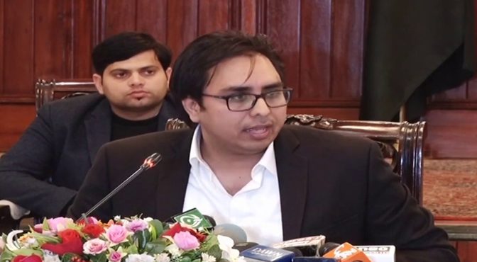 پرچی پڑھنے اور قیمے والے نان پر سیاست کرنے والوں کا دور گزر گیا