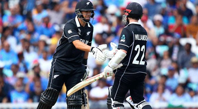 انگلینڈ کے 306 رنز کے جواب میں نیوزی لینڈ کی آدھی ٹیم 123 رنز پر آﺅٹ