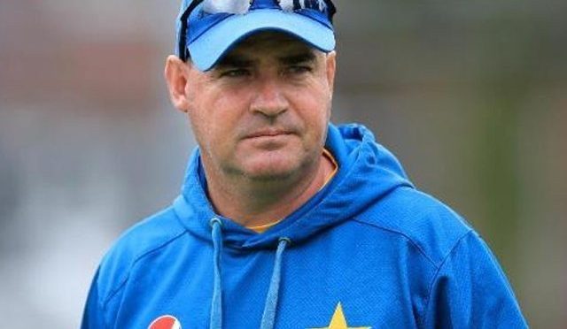 پی سی بی نے ہیڈ کوچ مکی آرتھر کی چھٹی کردی
