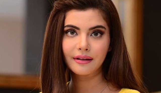 بغیر میک اپ مارننگ شو کرنے کا دعویٰ ندا یاسر کو مہنگا پڑگیا