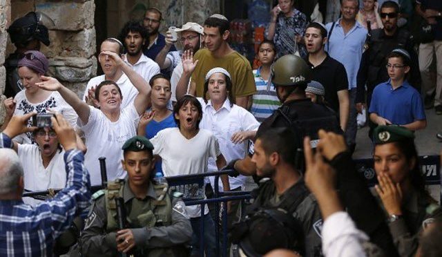 اسرائیلی پولیس کے پہرے میں سیکڑوں یہودی زبردستی بیت المقدس میں داخل