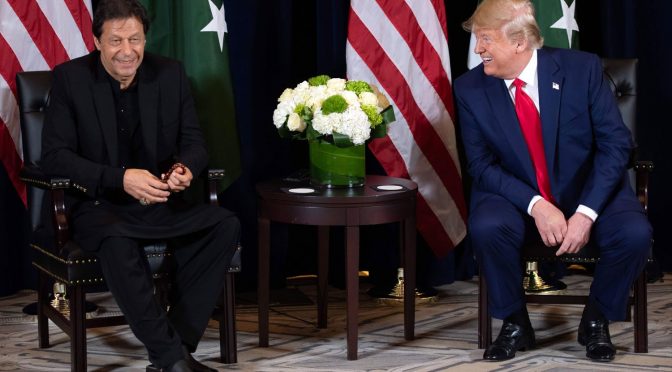 ٹرمپ کی عمرا ن خان سے خوشگوا ر ماحول میں ملا قا ت ،کشمیر سے کرفیو ہٹانے کی یقین دہانی