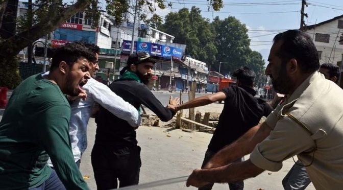 بھارتی فورسز کا یوم عاشور کے جلوسوں پر پیلٹ گنز اور شیلنگ کا استعمال ،متعدد کشمیری عزادار زخمی