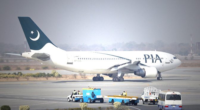 لاہور ایئرپورٹ: پی آئی اے طیارے کی پرواز کے فوری بعد ہنگامی لینڈنگ