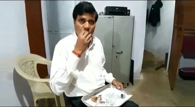 کانچ کھانے والا حیرت انگیز وکیل