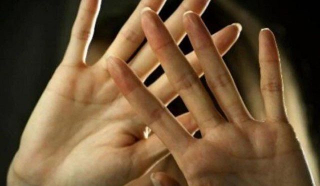 بنگلادیش میں کھانے سے بال نکلنے پر شوہر نے بیوی کو گنجا کردیا