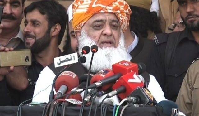 اسلام آباد:جمعہ کے بعد جلسہ بھی اور دھرنا بھی مولانا نے بڑا اعلان کر دیا