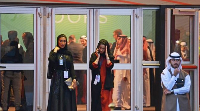 سعودی عرب: غیر ملکی نامحرم مرد و خواتین کو ایک ساتھ کمرہ لینے کی اجازت سے دینی حلقوں میں کھلبلی