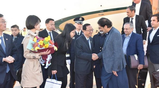 وزیراعظم عمران خان سرکاری دورے پر چین پہنچ گئے
