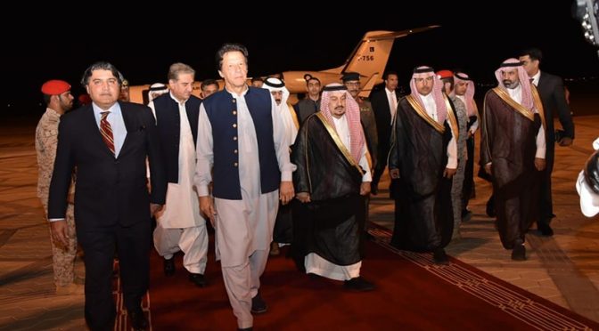 امن و سلامتی کی کوشش: وزیر اعظم عمران خان سعودی عرب پہنچ گئے