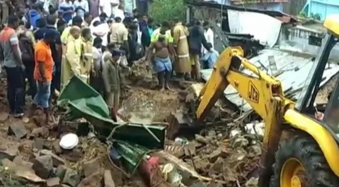 بھارتی ریاست تامل ناڈو میں کمپاؤنڈ کی دیوار گھروں پر آ گری، 15 افراد ہلاک