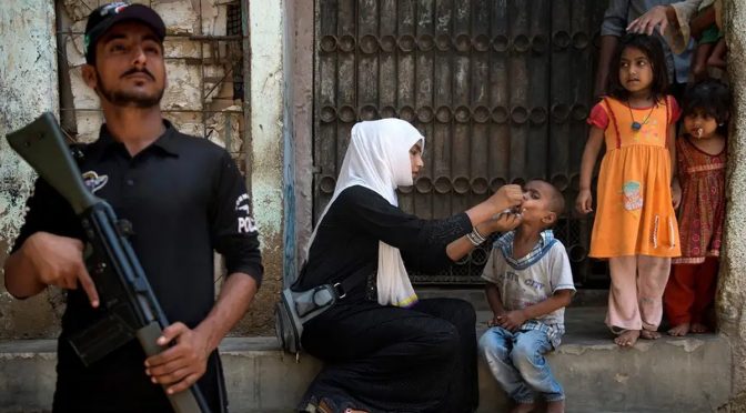 لاہور اور سرگودھا میں پولیو ورکرز پر تشدد