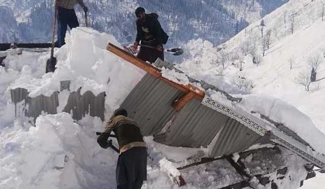 وادی نیلم میں برفانی تودے سے مزید 5 لاشیں برآمد، جاں بحق افراد کی تعداد 76 ہوگئی