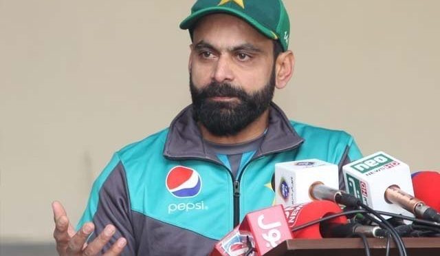محمد حفیظ کی حمایت میں بھارت سے آوازیں اٹھنے لگیں