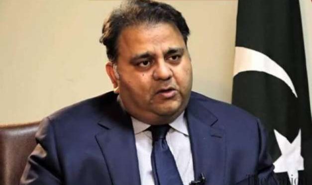 وطن واپسی پر فواد چوہدری کا 3 دن کیلئے قرنطینہ رہنے کا فیصلہ