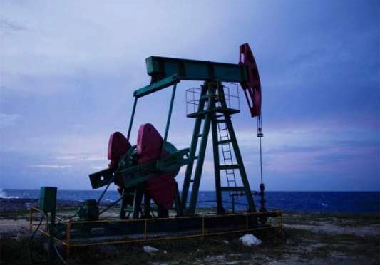 کرونا تباہ کاریاں: خام تیل کی قیمت میں کمی ، عالمی منڈی نے 17 سال کے ریکارڈ توڑ دیئے