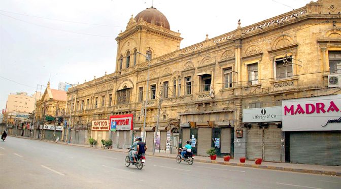 ملک بھر میں جزوی لاک ڈاﺅن مارکییٹں، تفریخ گاہیں بند،سڑکوں پر سناٹا،عوام خوفزدہ