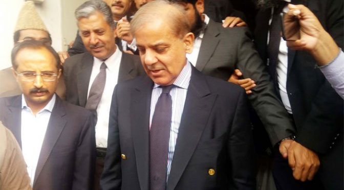 عمران خان کورونا کے بجائے اپوزیشن سے لڑنے میں مصروف ہیں، شہباز شریف