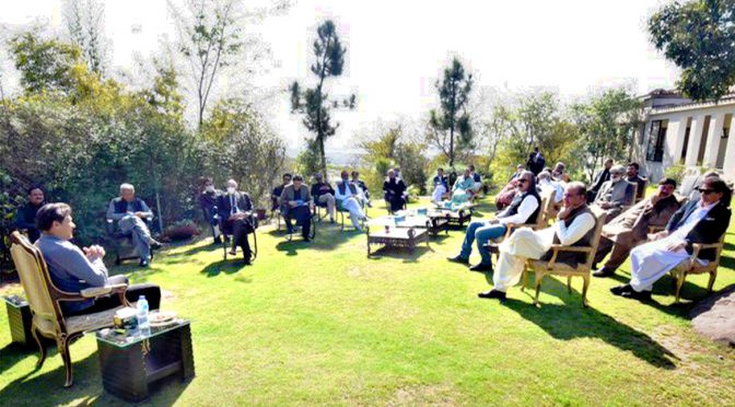 حکومتی ریلیف پیکیج مستحق افراد کے گھرو ں میں پہنچانے کا فیصلہ زخیرہ اندوزوں کے خلاف سخت کاروائی ہوگی: عمران خان