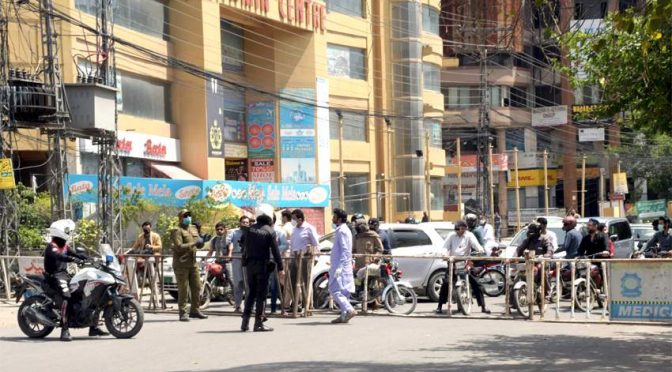 نماز جمعہ کی ادائیگی کیلئے مساجد بند، کہیں محدود اجتماعات کراچی پولیس علماءمیں جھڑپیں متعدد زخمی و گرفتار