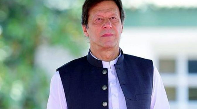 اپریل کے آخر میں ہسپتالوں میں رش بڑھے گا ، 14 اپریل کو لاک ڈاﺅن میں نرمی کا جائزہ لیں گے ، عمران خان