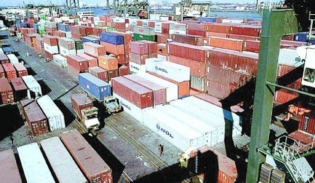 کورونا وائرس وبا کے باعث ملکی برآمدات میں 15 فی صد کمی