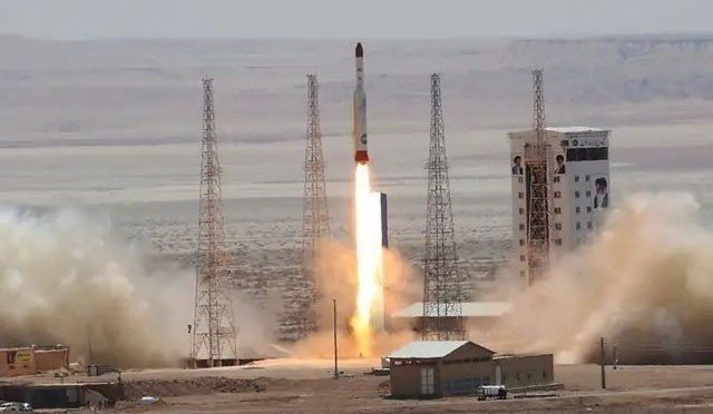 ایران نے پہلا فوجی سٹیلائٹ خلاءمیں بھیج دیا
