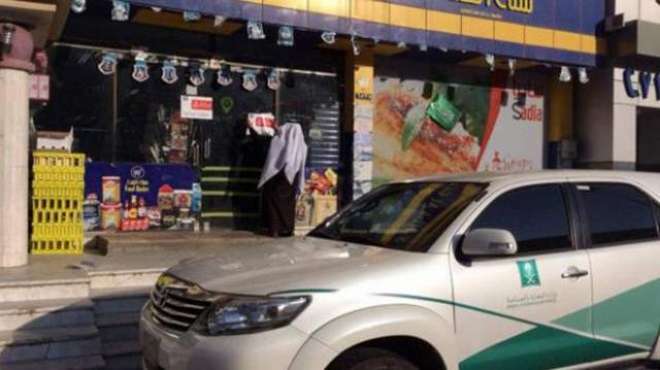 سعودیہ کی سپر مارکیٹ میں فوڈ آئٹمز پر تھوکنے والاشخص گرفتار