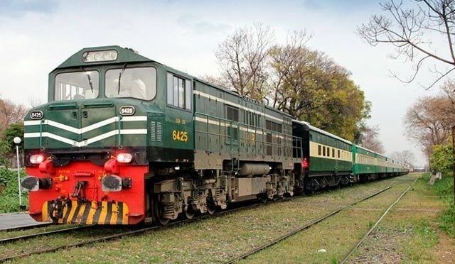 پاکستان ریلوے کا ٹرین آپریشن مزید 10 روز تک معطل رکھنے کا اعلان