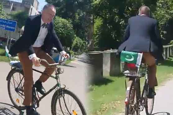 سائیکل کے عالمی دن پر پاکستان میں جرمن سفیر کی سائیکل پر دفتر خا رجہ آمد،ویڈیو ٹویٹر پر شیئر