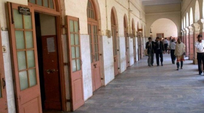 پشاور:جج کےسامنےتوہین رسالت کے ملزم کو گولی ماردی گئی