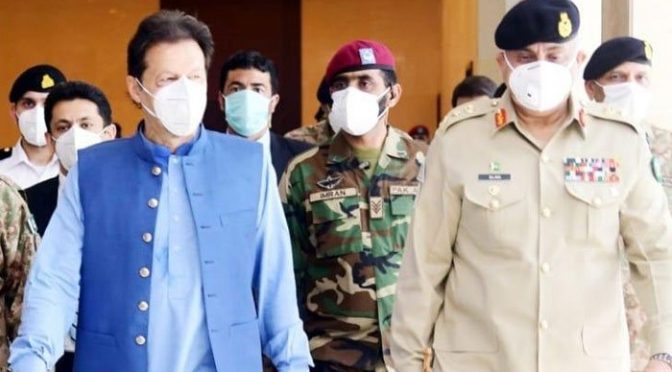 کووڈ 19 کے ساتھ ٹڈی دل کا حملہ بھی پاکستان کیلئے بہت بڑا چیلنج ہے، وزیراعظم