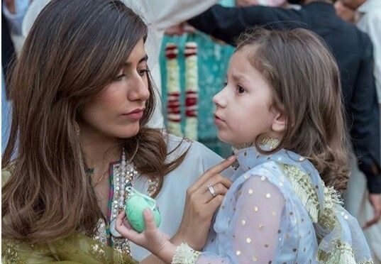 اداکارہ سائرہ یوسف اور اُن کے سابق شوہر شہروز سبزواری کی بیٹی ’نورے‘ آج چھ سال کی ہوگئی۔