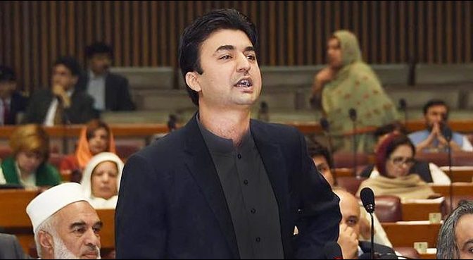 مراد سعید کی جے آئی ٹی پر تقریر،اپوزیشن کا واک آﺅٹ،پیپلزپارٹی کی شازیہ مری نے مراد سعید کو ہیڈفون دے مارا