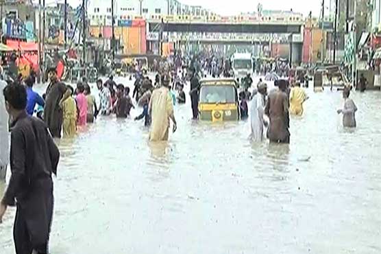 موسلادھار بارش: کراچی پھر ڈوب گیا، اہم شاہراہیں زیر آب، موٹر سائیکلیں خراب