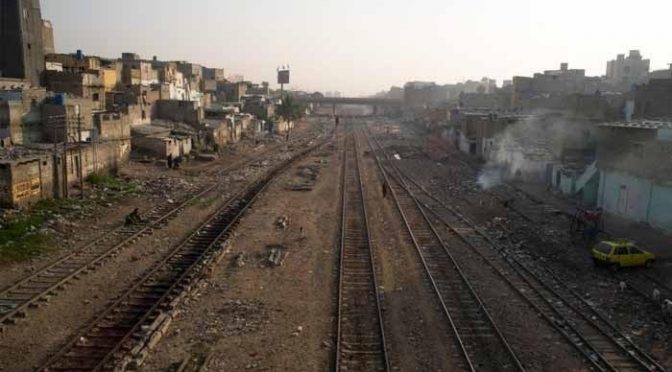 سپریم کورٹ: سندھ حکومت کو ریلوے لائن کے ساتھ قائم تجاوزات کے خاتمے کا حکم