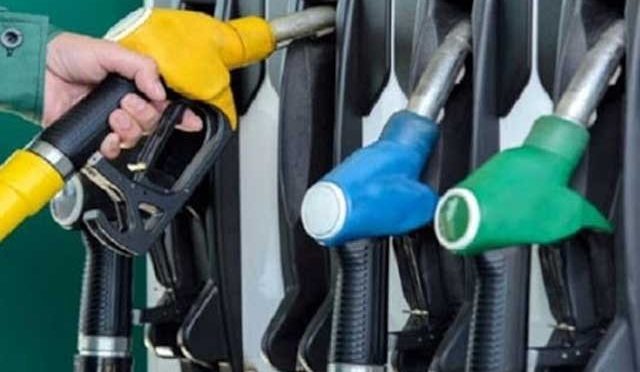 پٹرولیم مصنوعات کی قیمتوں میں 12 روپے فی لیٹر اضافے کا امکان